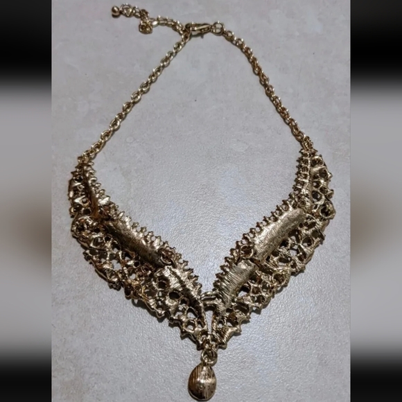 FINAL PRICE Eye Candy Lovely Rhinestone Gold-tone Costume Necklace Gift Idea - Picture 2 of 2